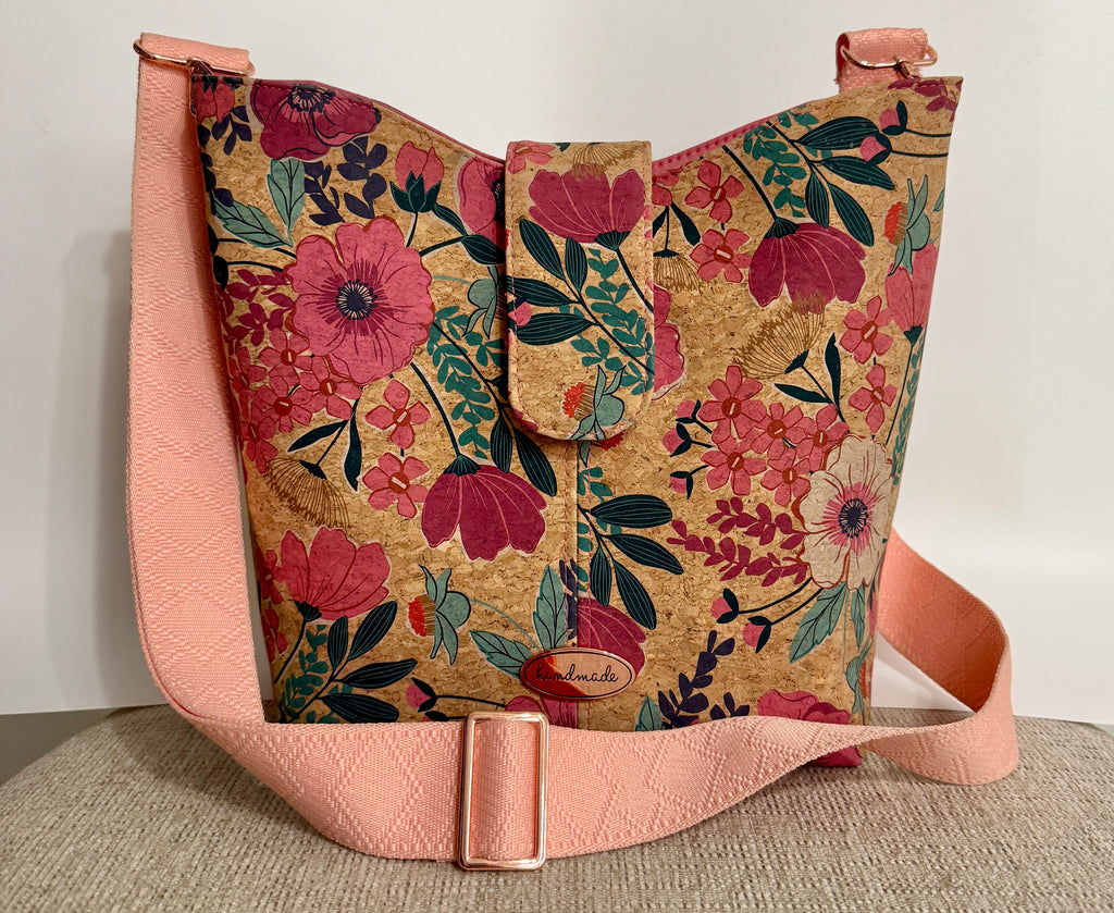 Pinkly Shoulder Bucket Bag, made with cork